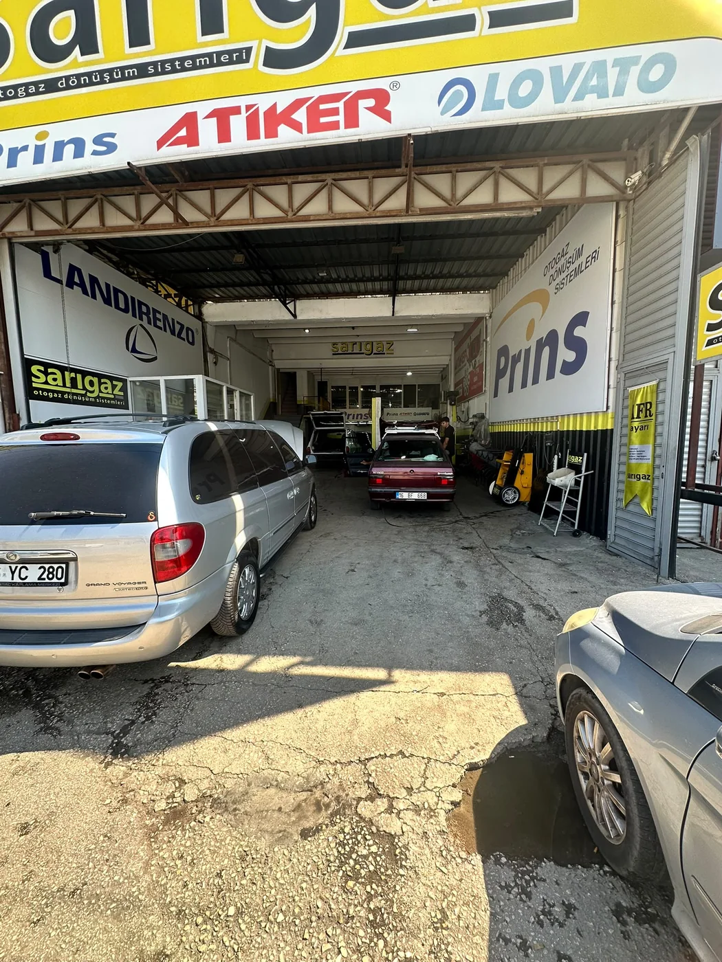 Prins, Atiker, Lovato ve Landirenzo yetkili bayi tabelaları, AFR ayarı karşılama alanı ve geniş araç kabul sahamız.